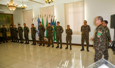 2º Batalhão de Infantaria de Selva recebe novo oficial e homenageia militares promovidos