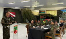Batalhão Pedro Teixeira recebe a visita de comitiva da Escola Superior de Defesa